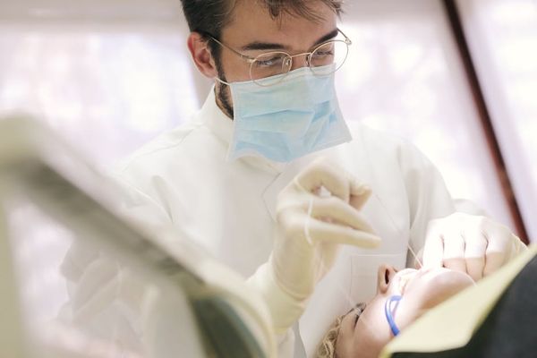 הרווחים של מקצוע רפואת השיניים: כמה מרוויח רופא שיניים?